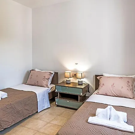 Guinevere-with Private Pool Pangalochori
