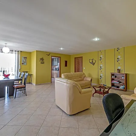 Guinevere-with Private Pool Villa Pangalochori